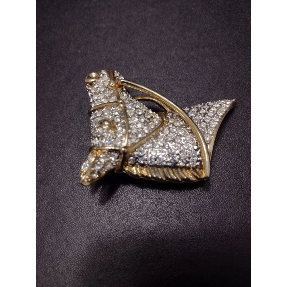Gold tone horse head brooch